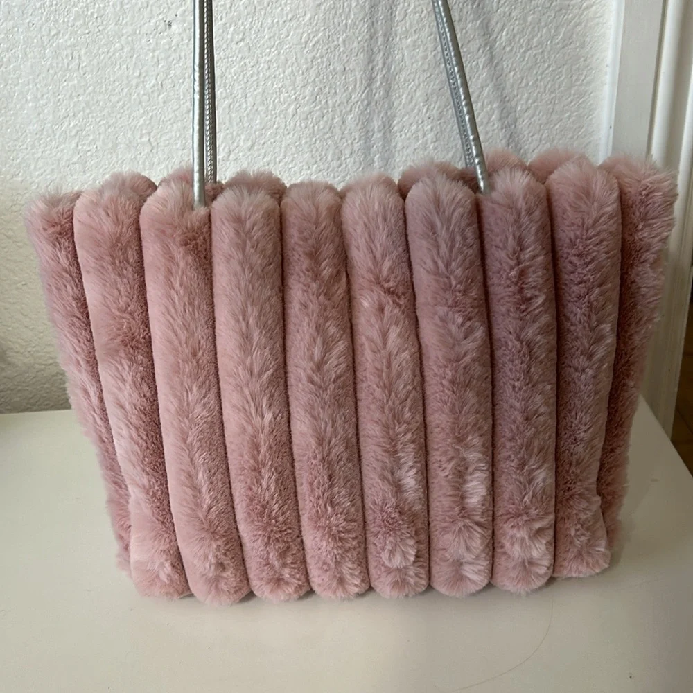 PRADA VIP GWP BAG - Picture 2 of 6